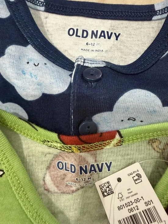 Old Navy Green Football Print One-Piece Bodysuit for Kids NWT 6-12 M - Picture 2 of 3